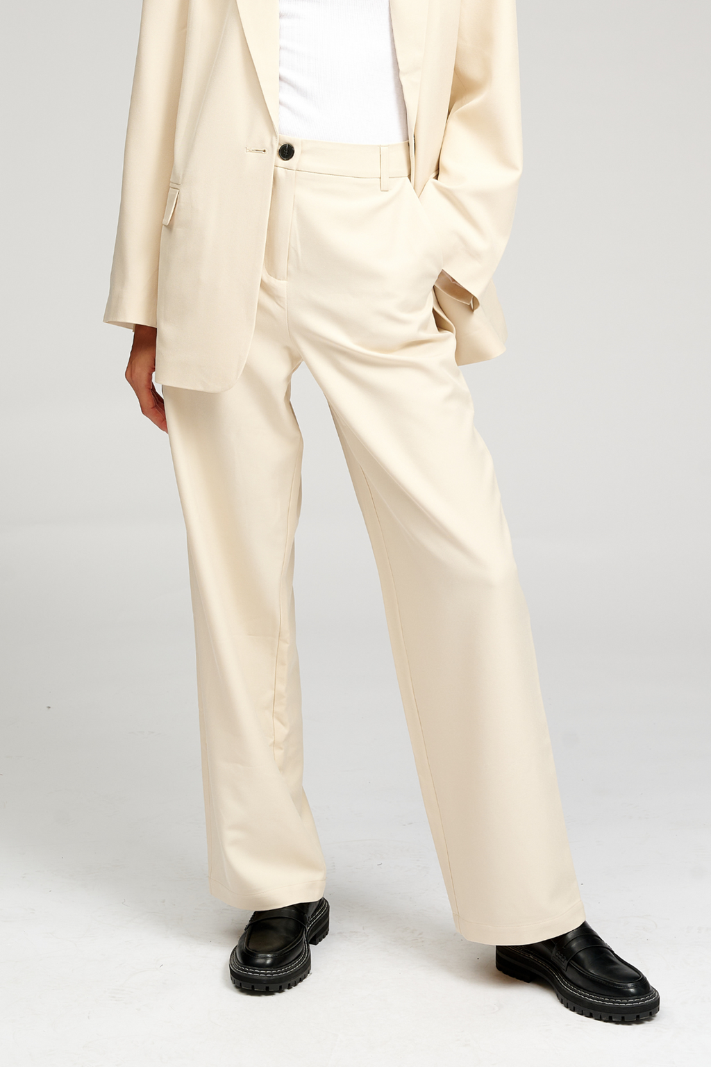 Oversized Blazer with Classic Suit Trousers - Package Deal (Beige)