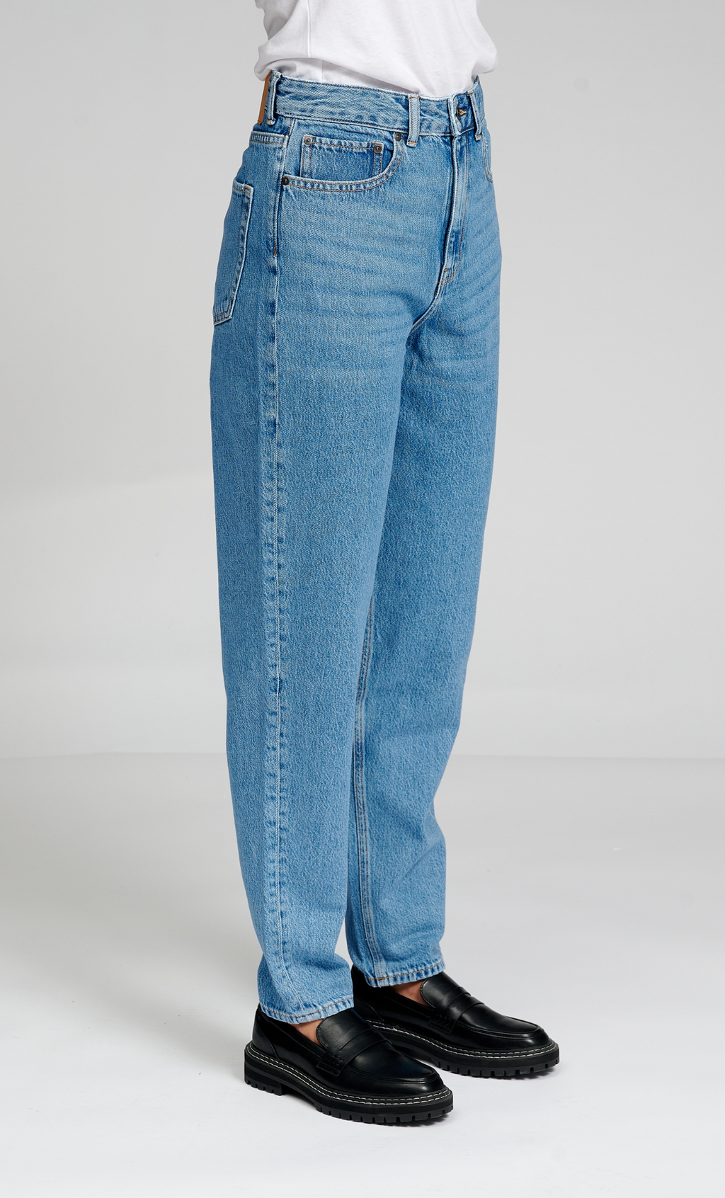 Performance Mom Jeans - Light Blue Denim