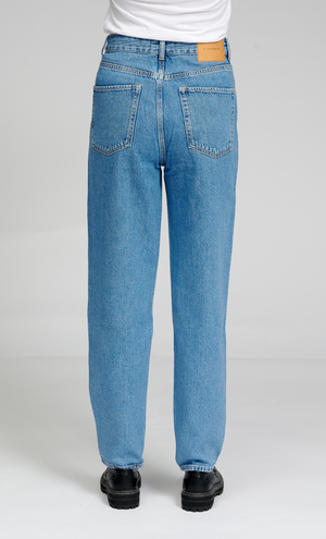 Performance Mom Jeans - Light Blue Denim