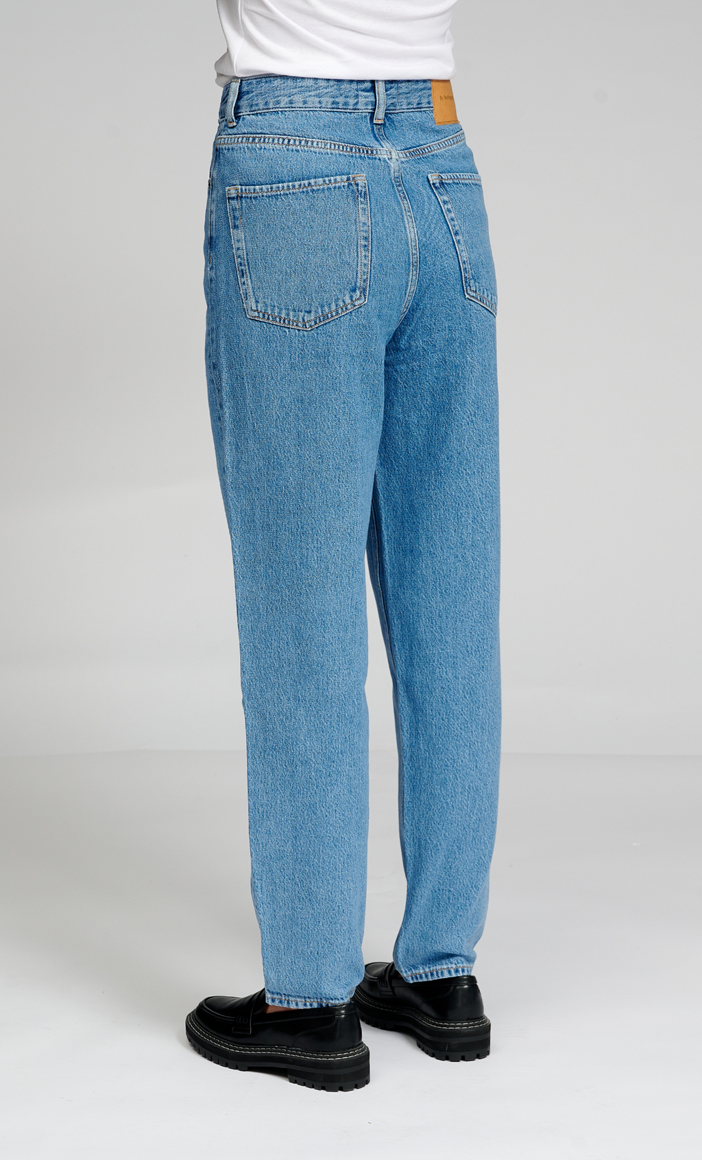 Performance Mom Jeans - Light Blue Denim