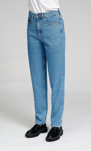 Performance Mom Jeans - Light Blue Denim