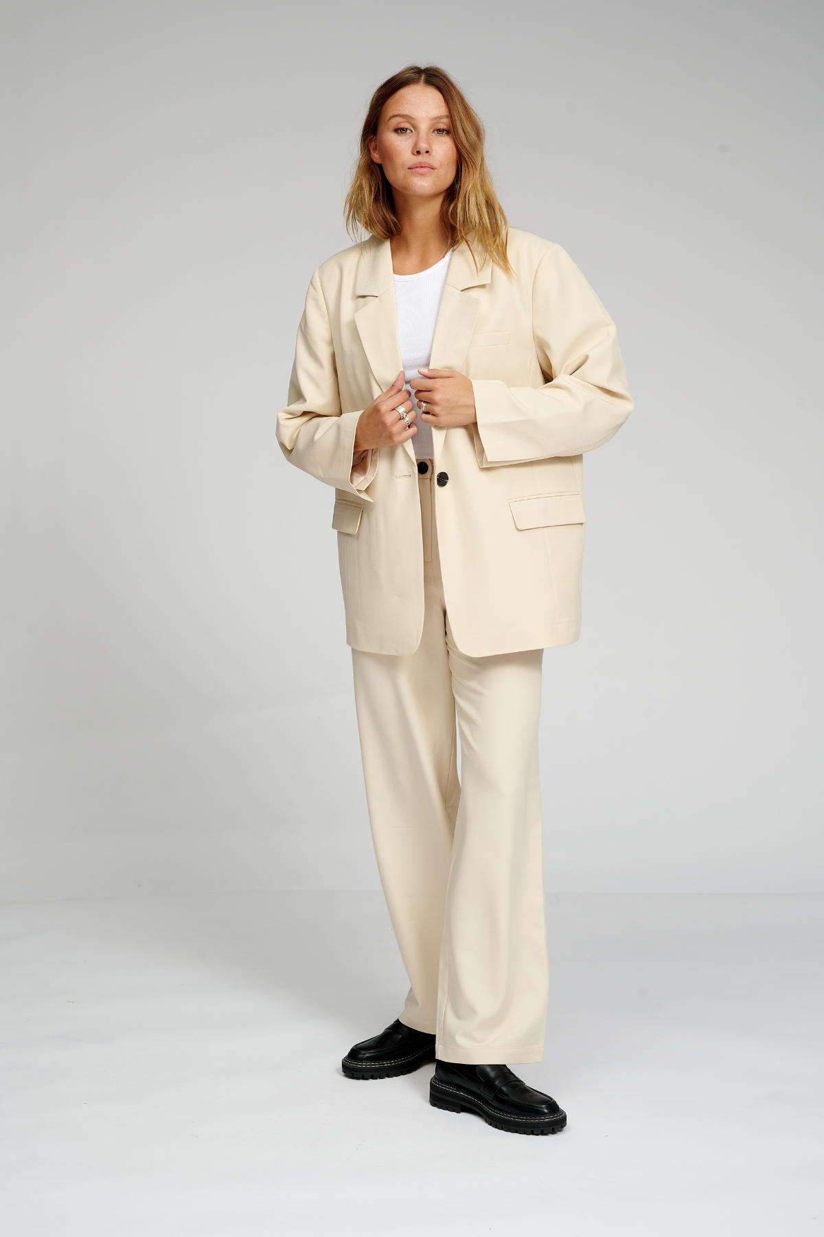 Oversized Blazer with Classic Suit Trousers - Package Deal (Beige)