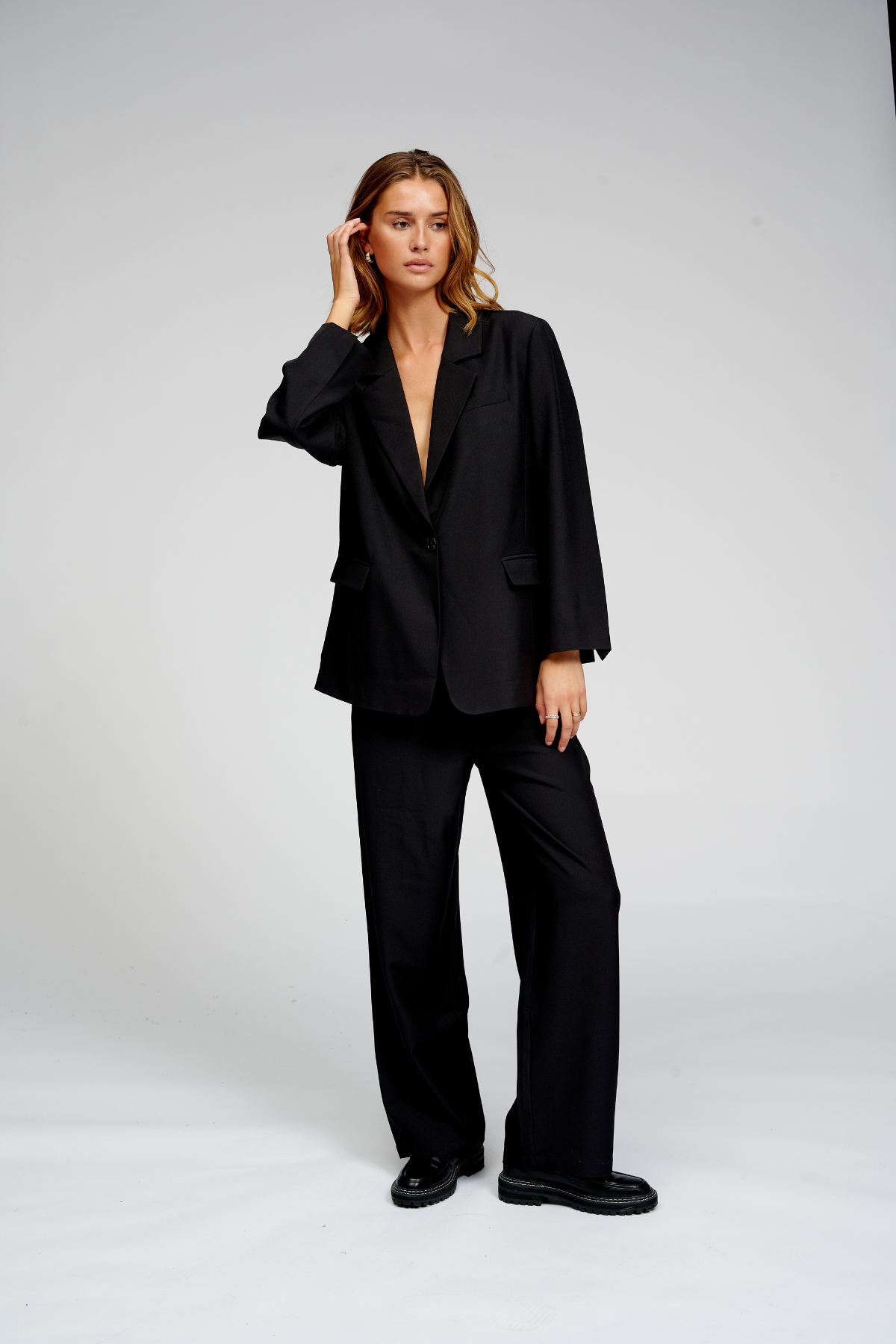 Oversized Blazer with Classic Suit Trousers - Package Deal (Black)